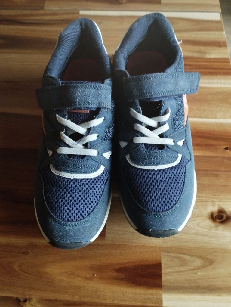 Buty sportowe chłopięce, rozmiar 38