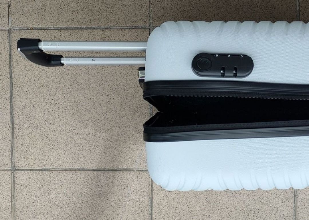 Nowa walizka ABS twarda M śliczna 55cm kabinowa do samolotu lotnicza