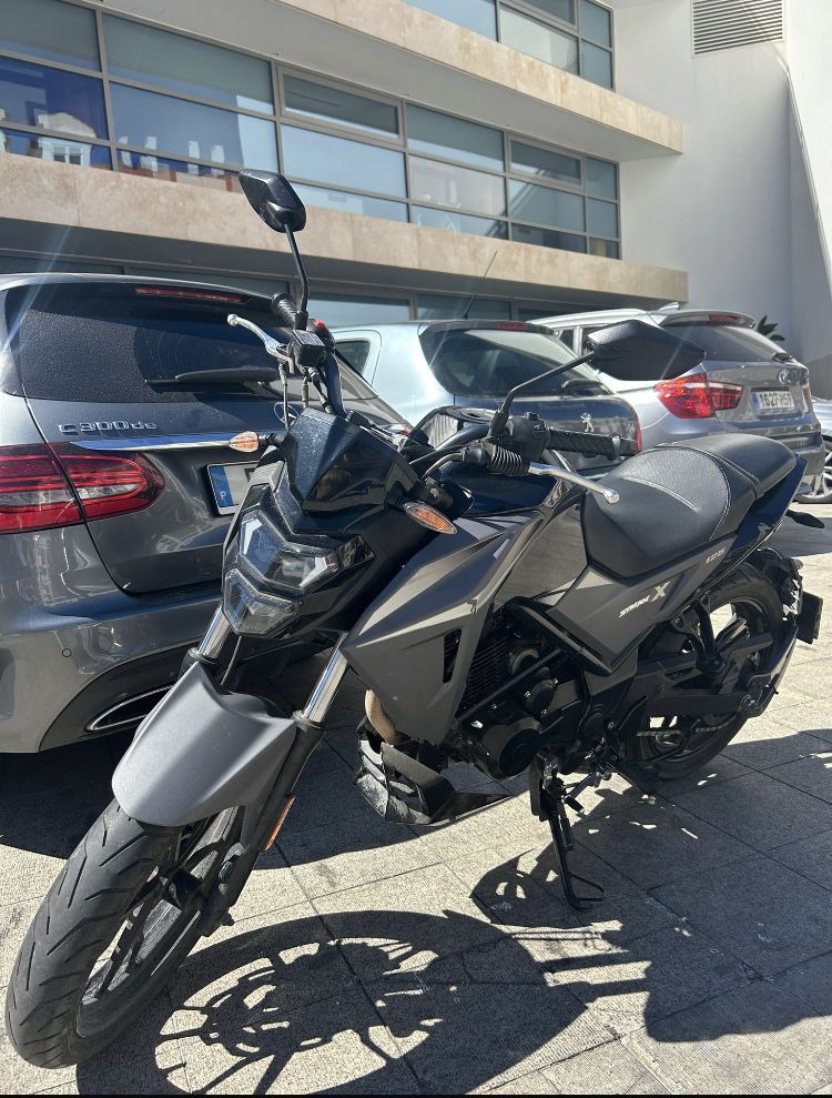 Vende se mota Sym NHX 125 cc