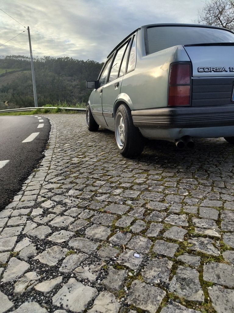 Corsa 1.2 tr clássico com bastantes extras