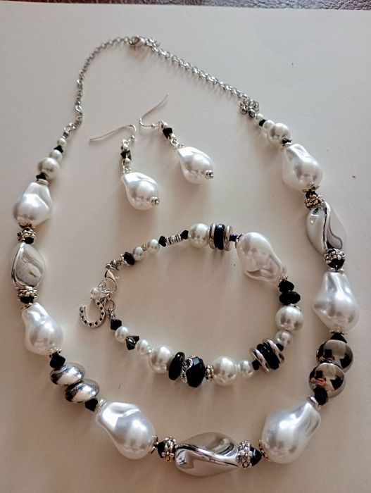 Okazja Biało _Srebrno_Czarny lekki wyjątkowy jedyny taki zestaw biżute