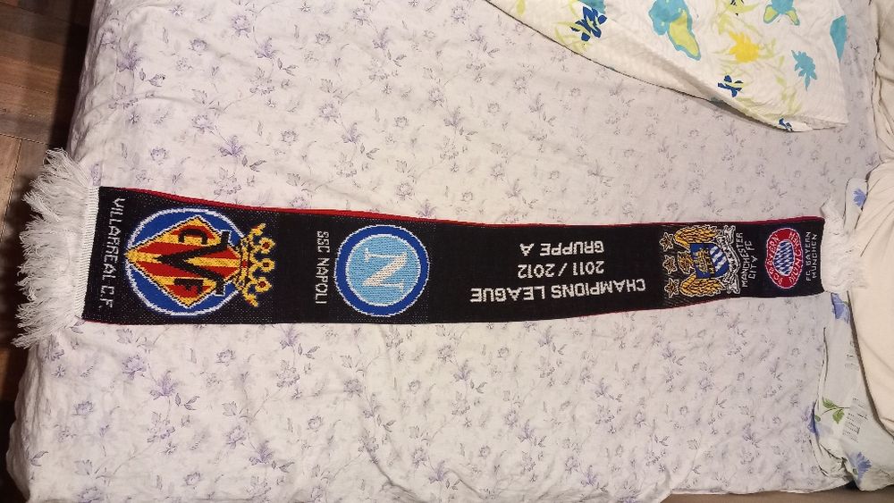 Шалик футбольних команд.  Оригінал,  привезений з закордону.