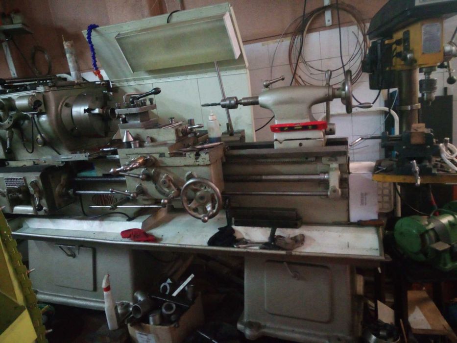 Vendo Torno Mecânico Marca WILSON MINI para 700mm diâmetro.