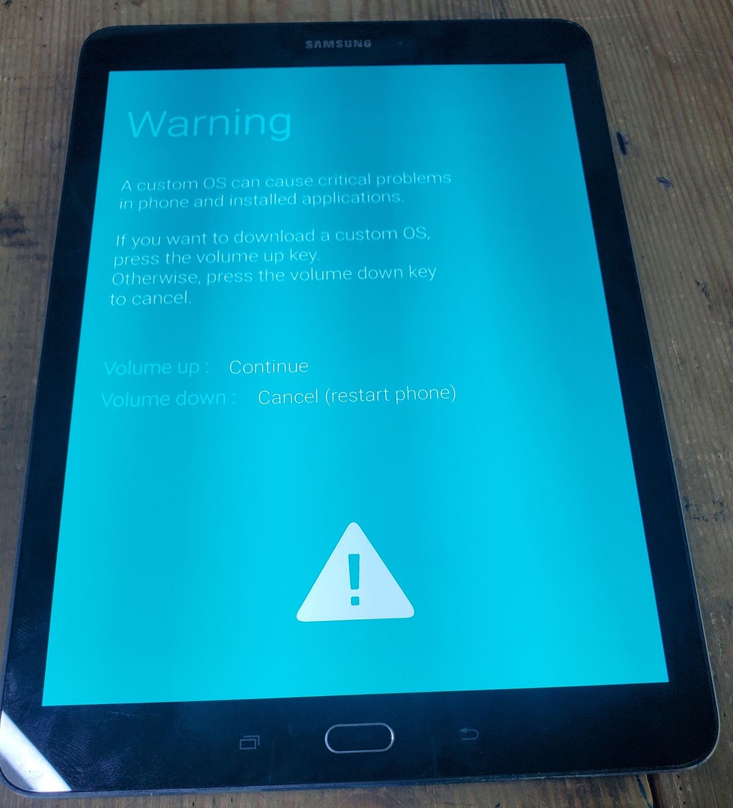 Планшет Samsung Tab  smt 815 на запчасти