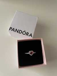 Anel Pandora Sparkling Red Elevated Heart