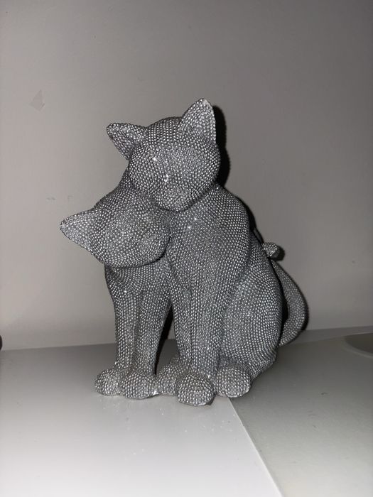 srebrna figurka kotki koty z cyrkoni