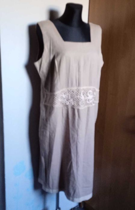 Sukienka w kolorze kawy z mlekiem ładny dekolt r. 48