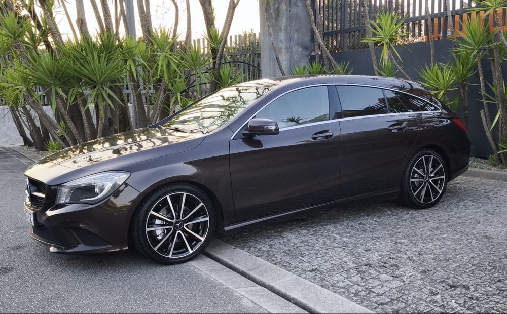Mercedes CLA 180 D Ano 2015 ( Versao Pack Night )