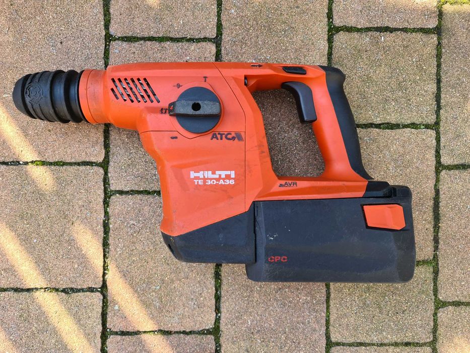 HILTI TE 30-A36 + aku 9Ah z kuciem najnowszy model stan BDB 3,6J