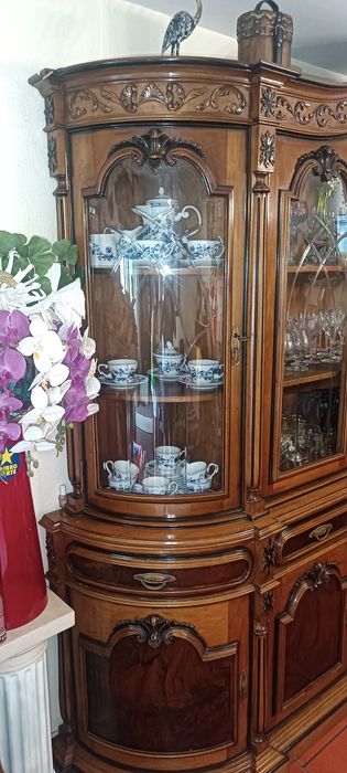 Mobilia de sala em nogueira