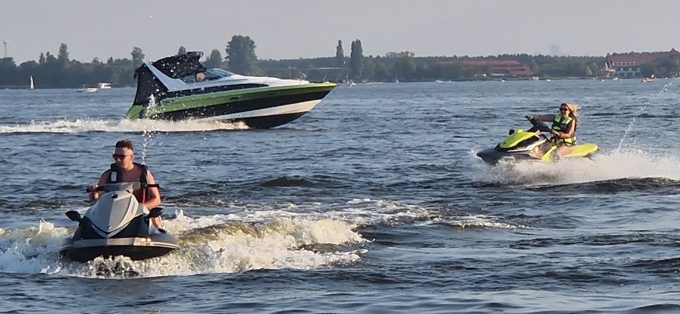 Czarter Motorówek Zegrze Houseboat Skutery Wodne