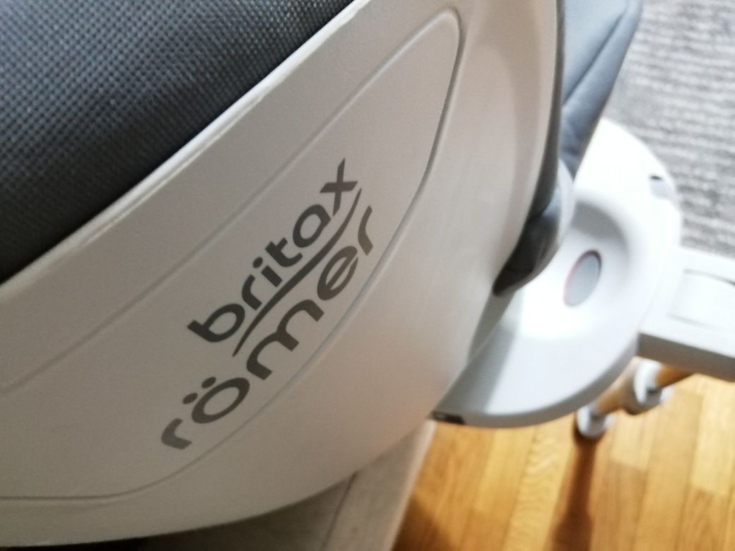 Cadeira Britax Romer Dualfix rotativa 360