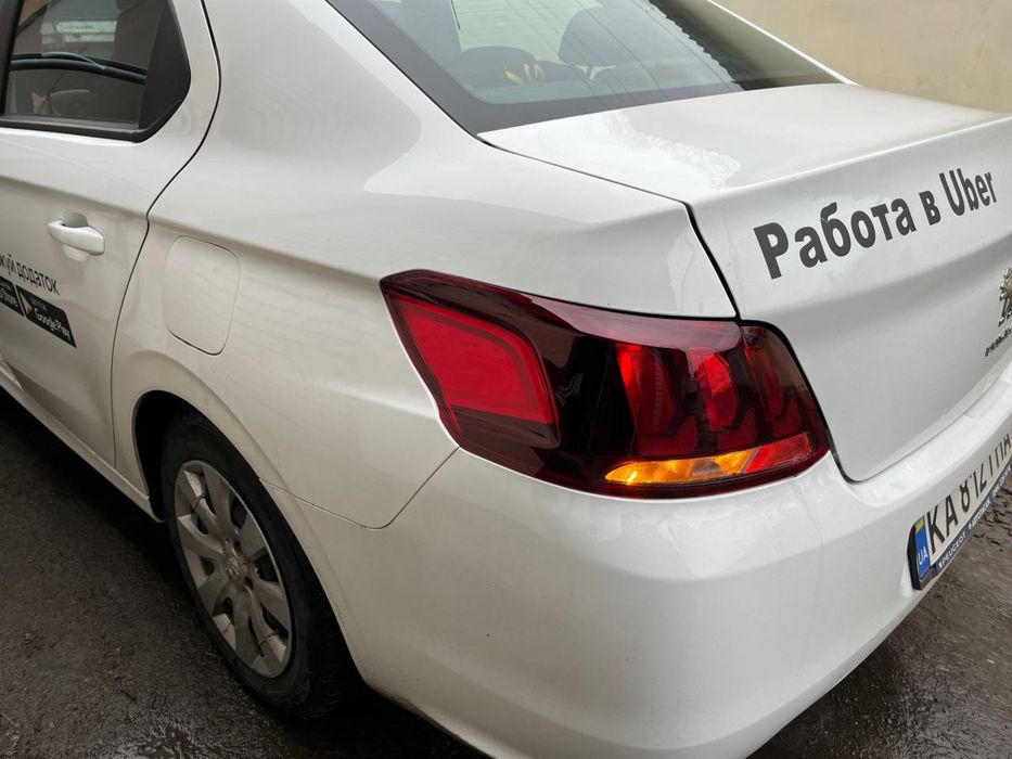 Ліхтар, фонарь Peugeot 301