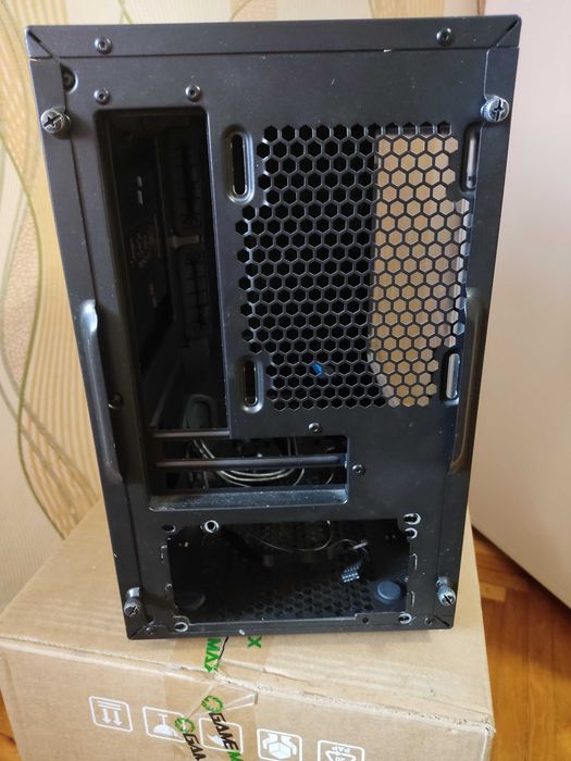 Продам майже новий корпус до комп'ютера