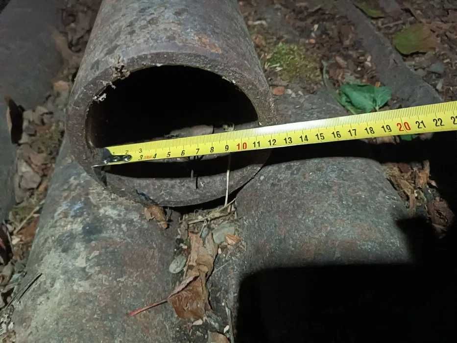 Металеві, грубостінні труби.