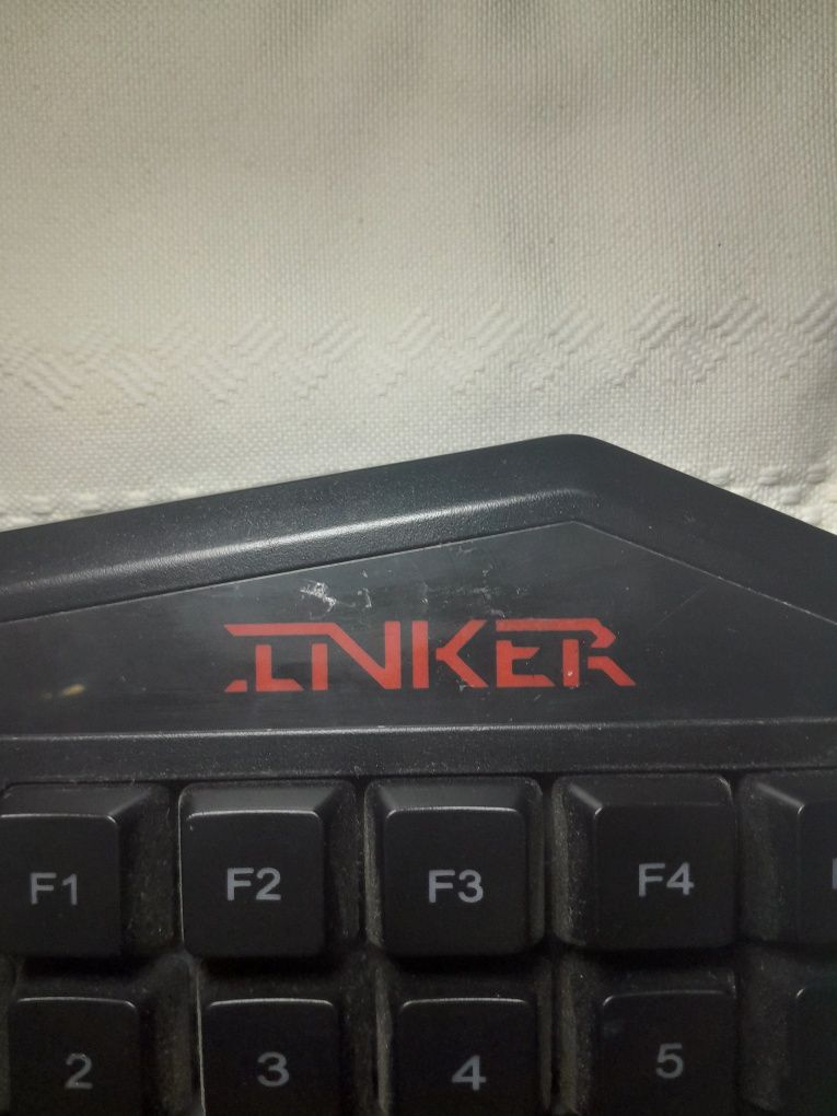 Teclado gamer de uma mão.