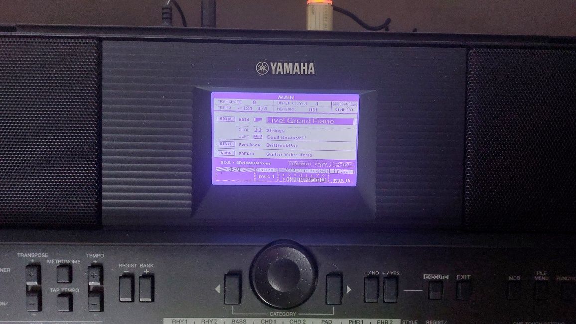 Keyboard yamaha psr s650