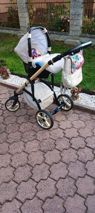 Wózek dziecięcy firmy Wiejar 4w1