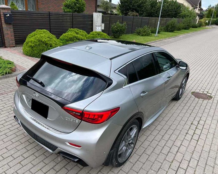 Infiniti QX30 2017 року