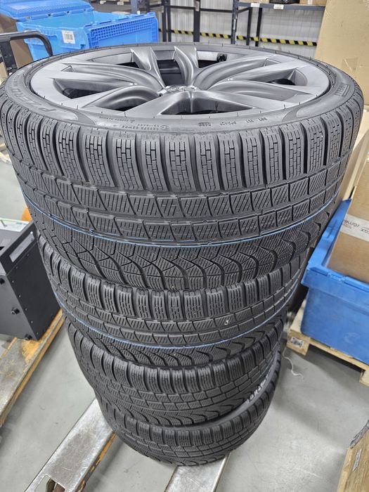 Продам орігінальний комплект 21" дисків тесла с шинами плейд 9.5",10.5