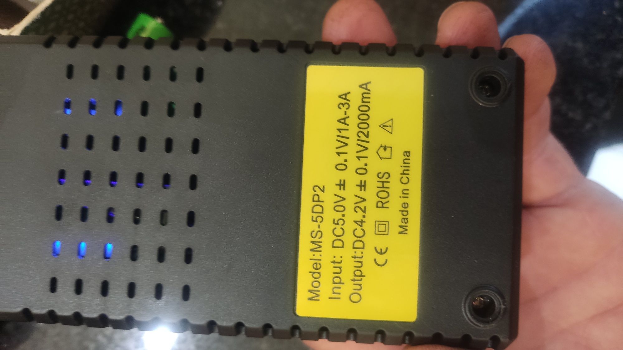 Carregador de pilhas input 5v output 4.2v troca 1.5v
