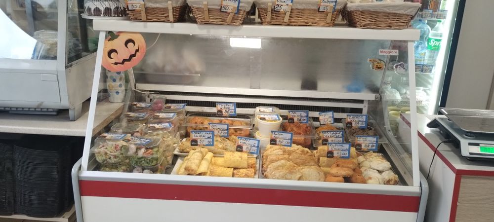 Продам холодильну вітрину, кондитерську вітрину,