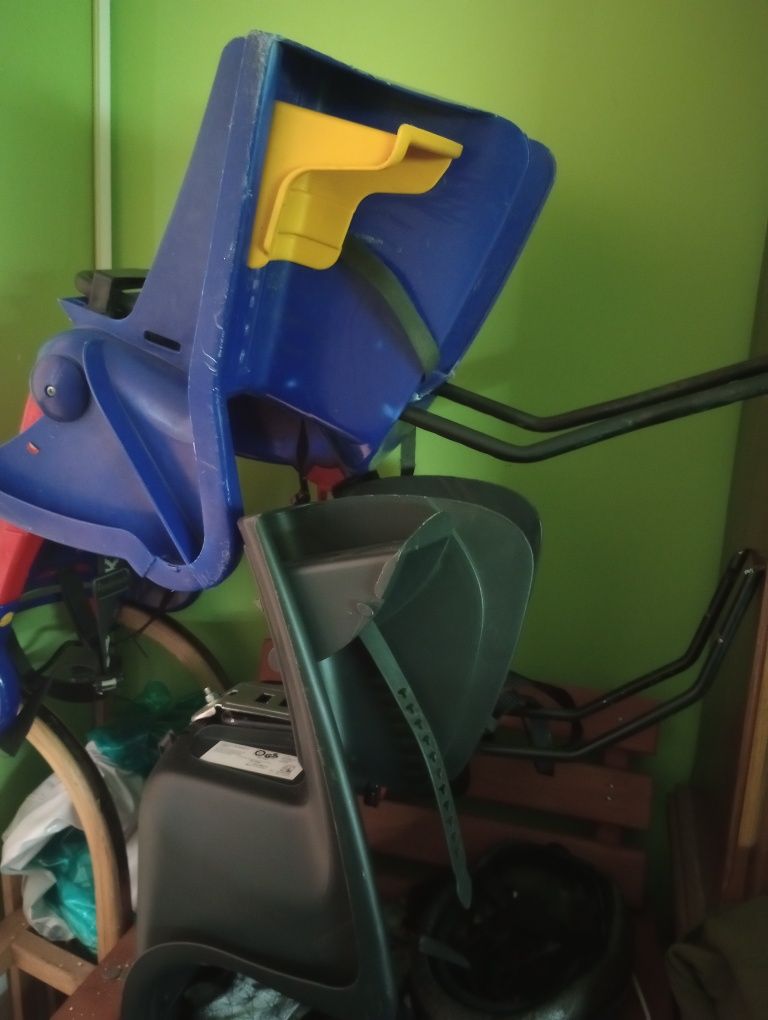 Sprzedam dwa foteliki na rower