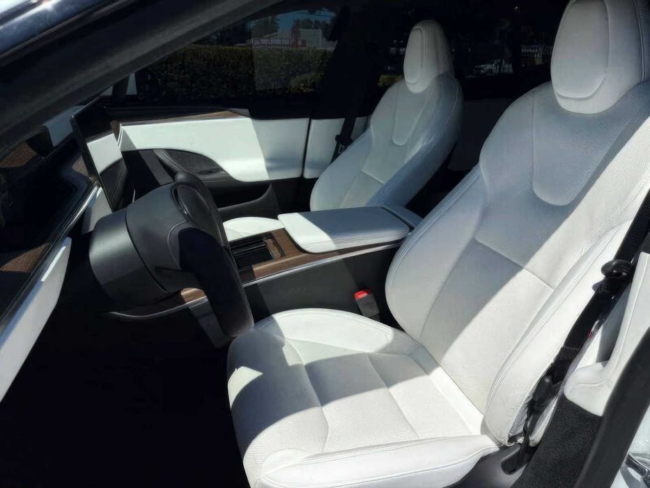 Tesla Model S      2022