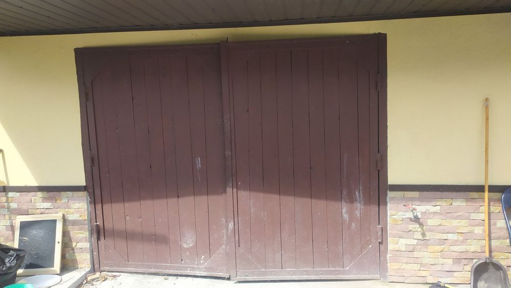 Двері гаражні двері металеві двері дерев'яні двері