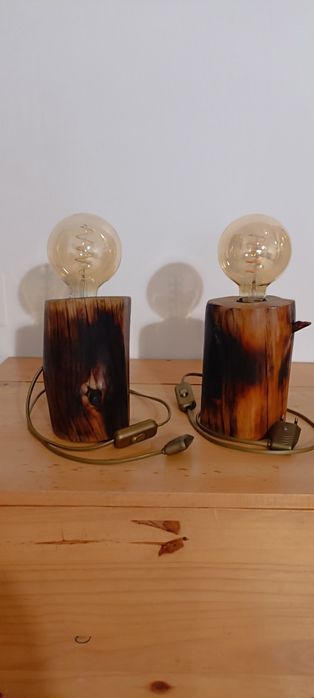 Candeeiro rústico madeira feito á mão.