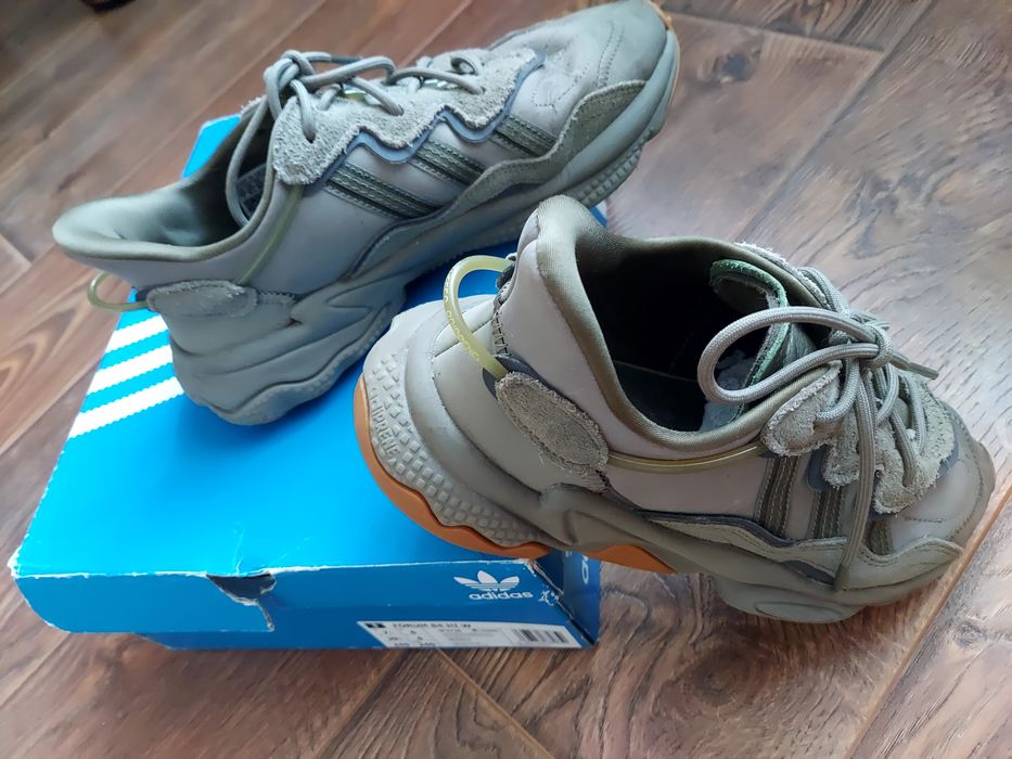 Кроссовки Adidas OZWEEGO