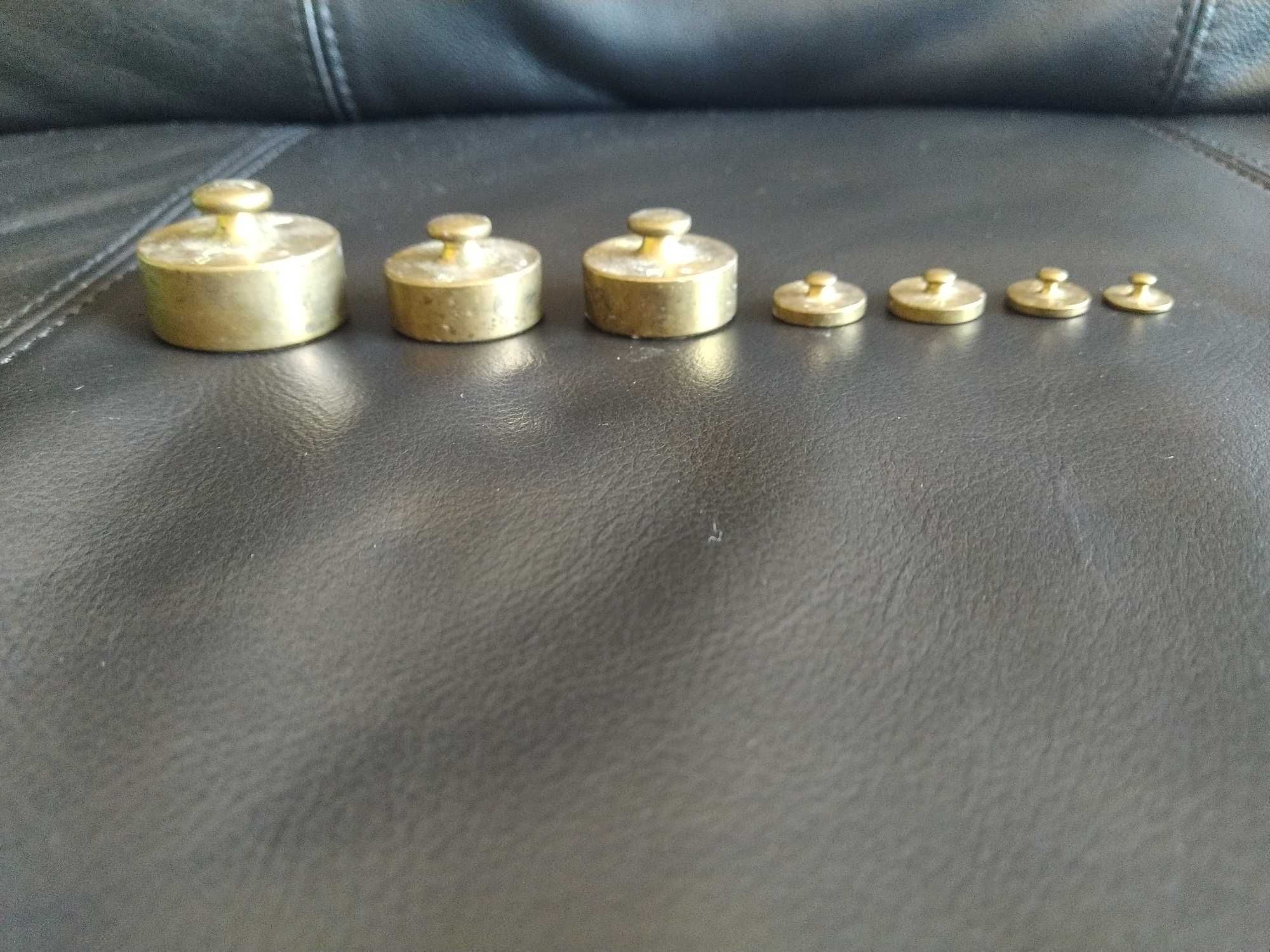 Antigo conjunto de 7 pesos de balança de ourives/farmácia 200gr a 2 gr