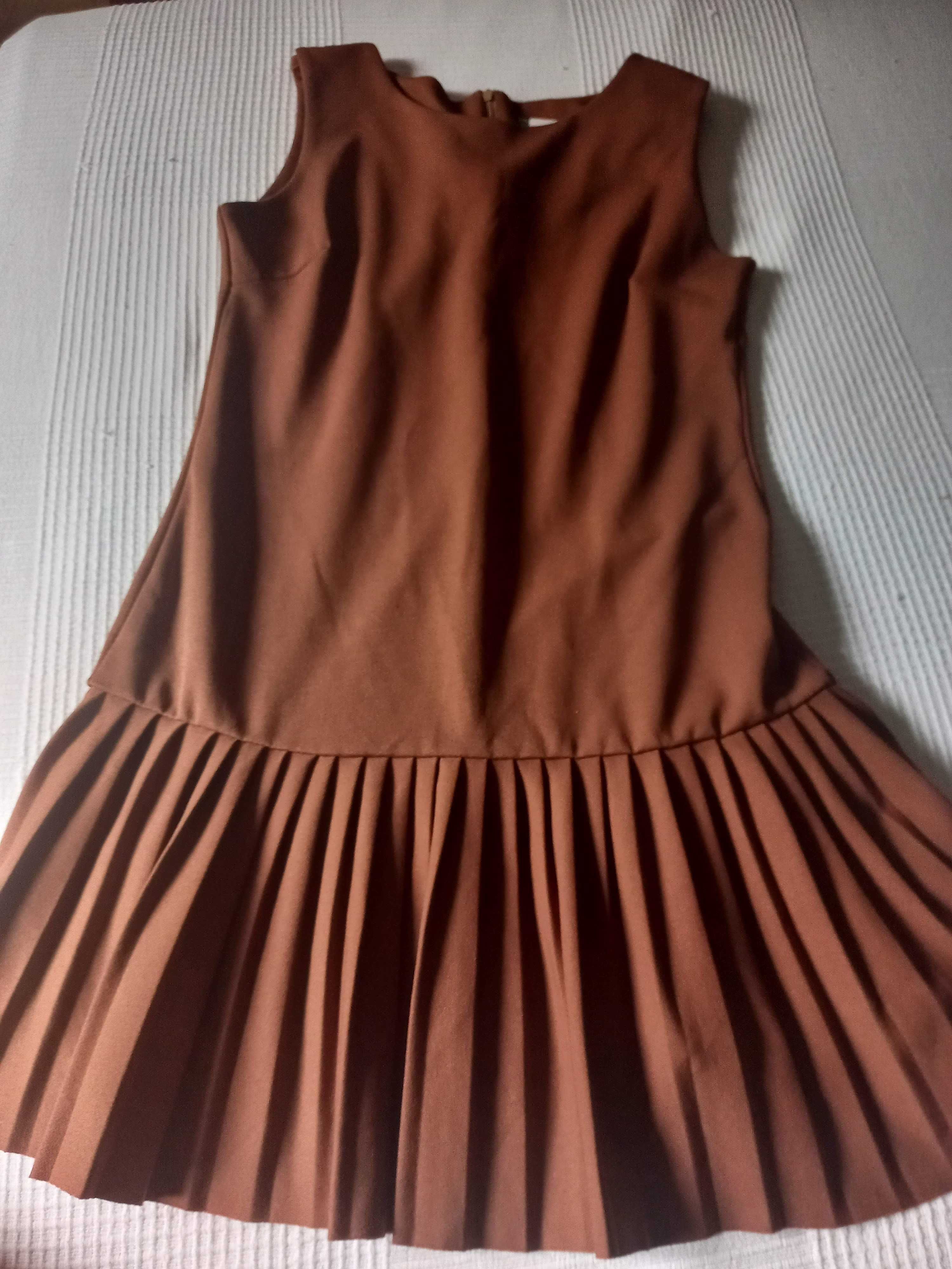 Vestido vintage, castanho, plissado, Tam 38 (Portes incluídos)