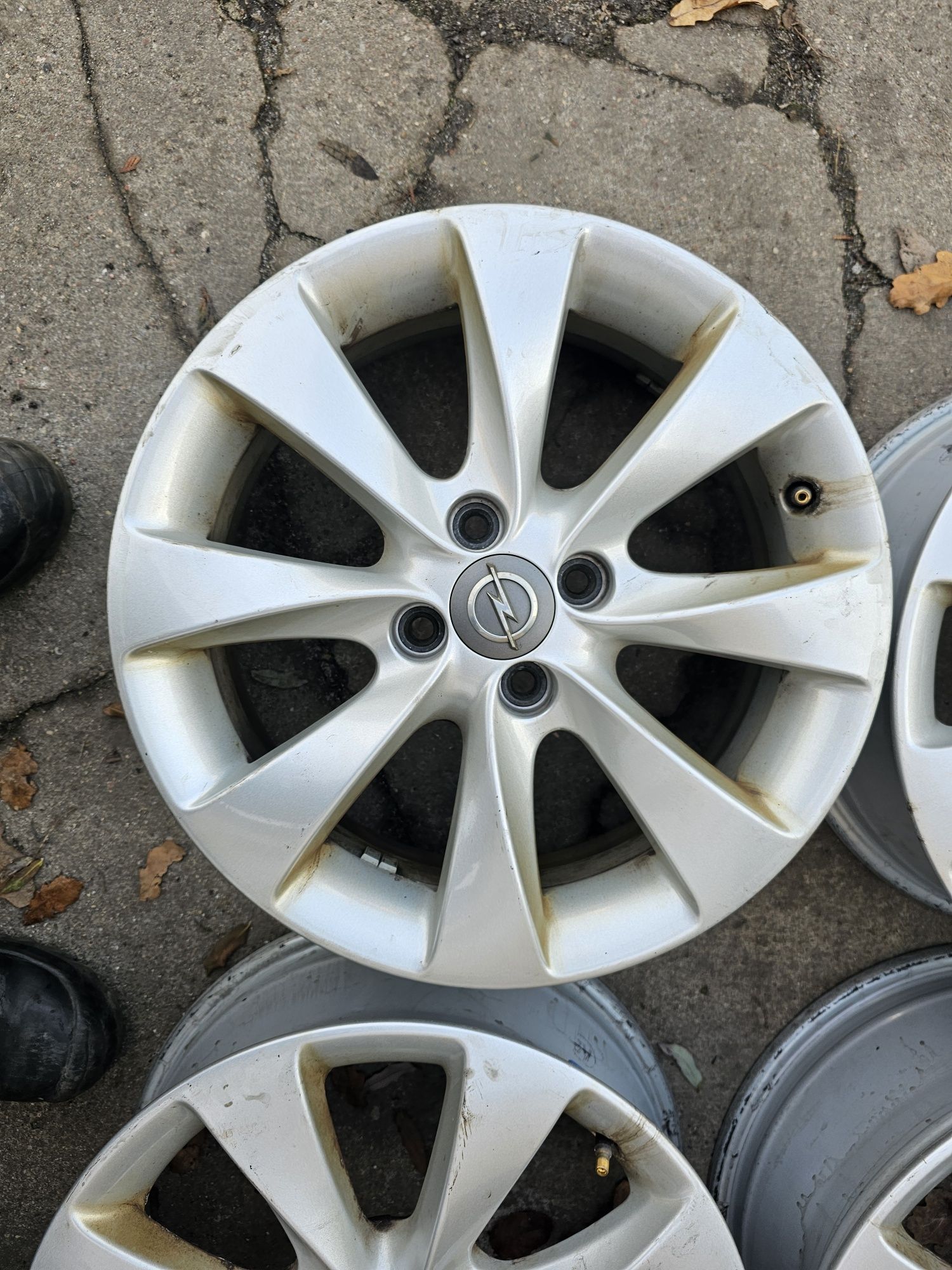 Felgi aluminiowe 16 4x100 et 40 6J Opel Corsa z czujnikami ciśnienia