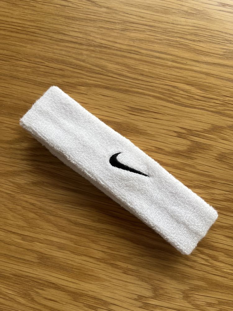 Biała opaska na głowę nike