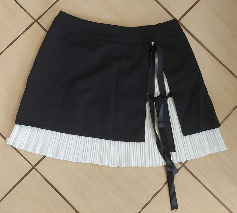 Elegancka czarno biała plisowana spódniczka r.m / 38 + bluzka
