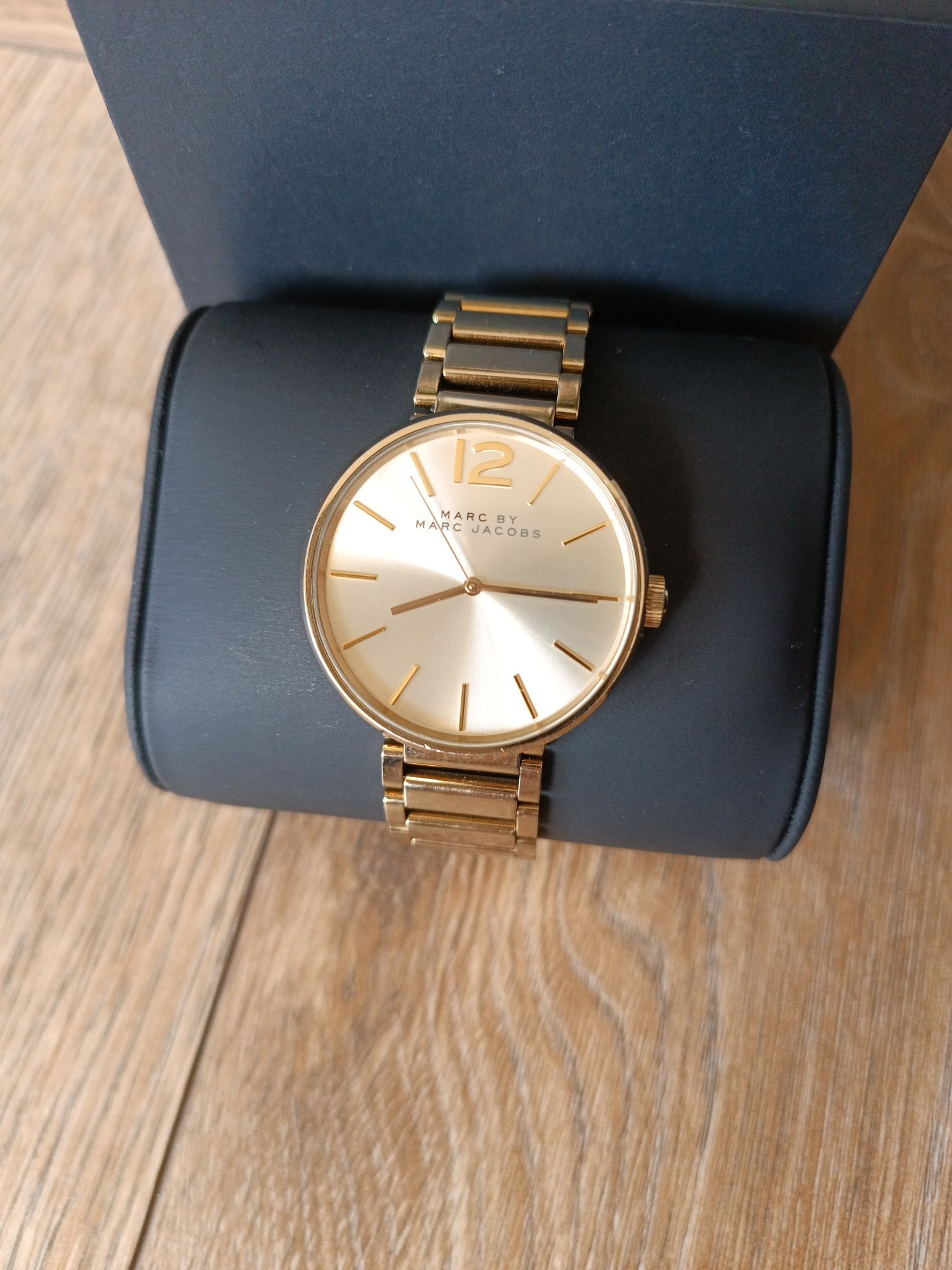 Złoty zegarek damski Marc Jacobs