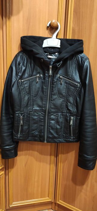 Продам детскую курточку на девочку.