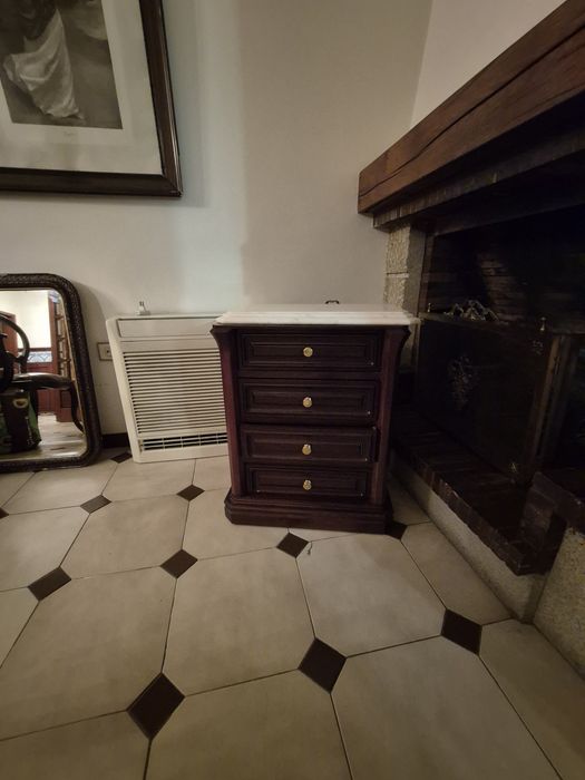 Mesinha de cabeceira