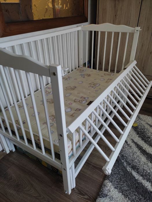 Дитяче ліжечко з матрацом та бортиками