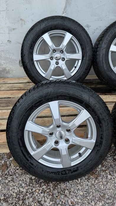 4x koła zimowe 5x114.3 R16 Et50 otwór 66.5 opony 215/65 good year