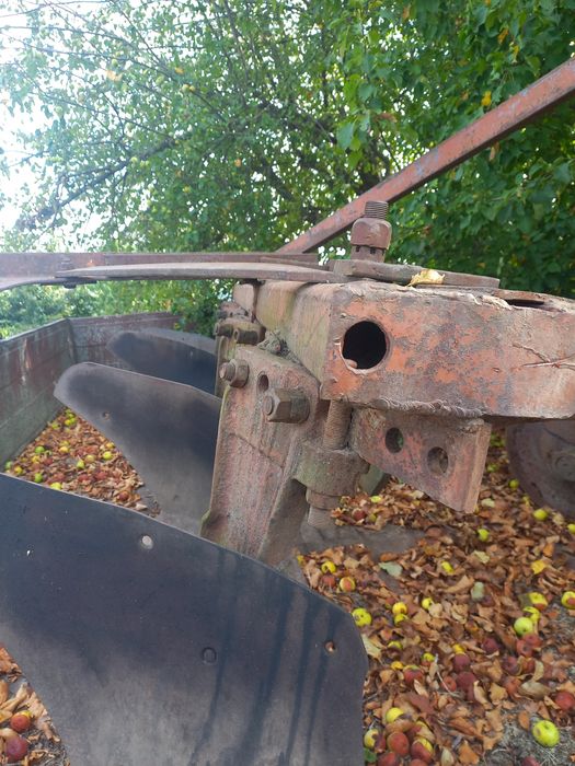 Продам 4-х корпусний плуг