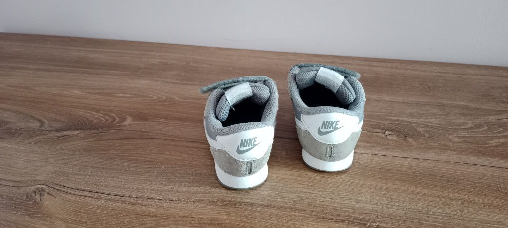 Buty Nike dla chłopca Stan bardzo bardzo dobry .