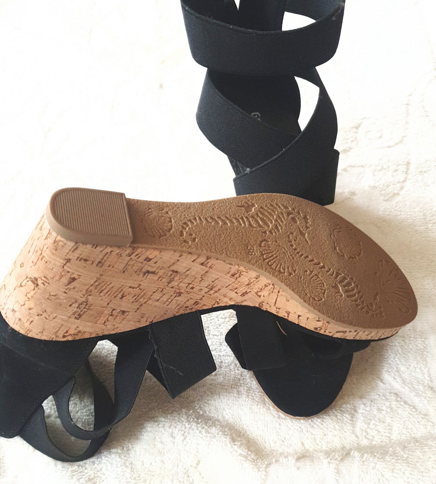 Buty damskie koloru czarnego, zamszowe, nowe, roz 38