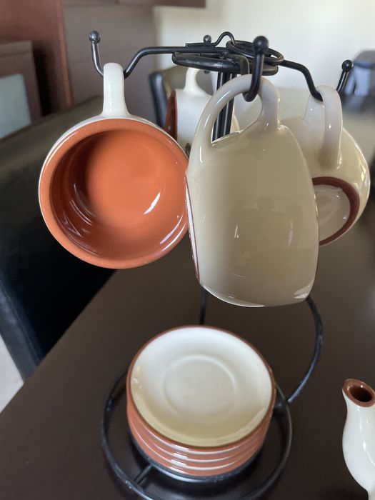 Conjunto de café (chávenas, pratos e bule)