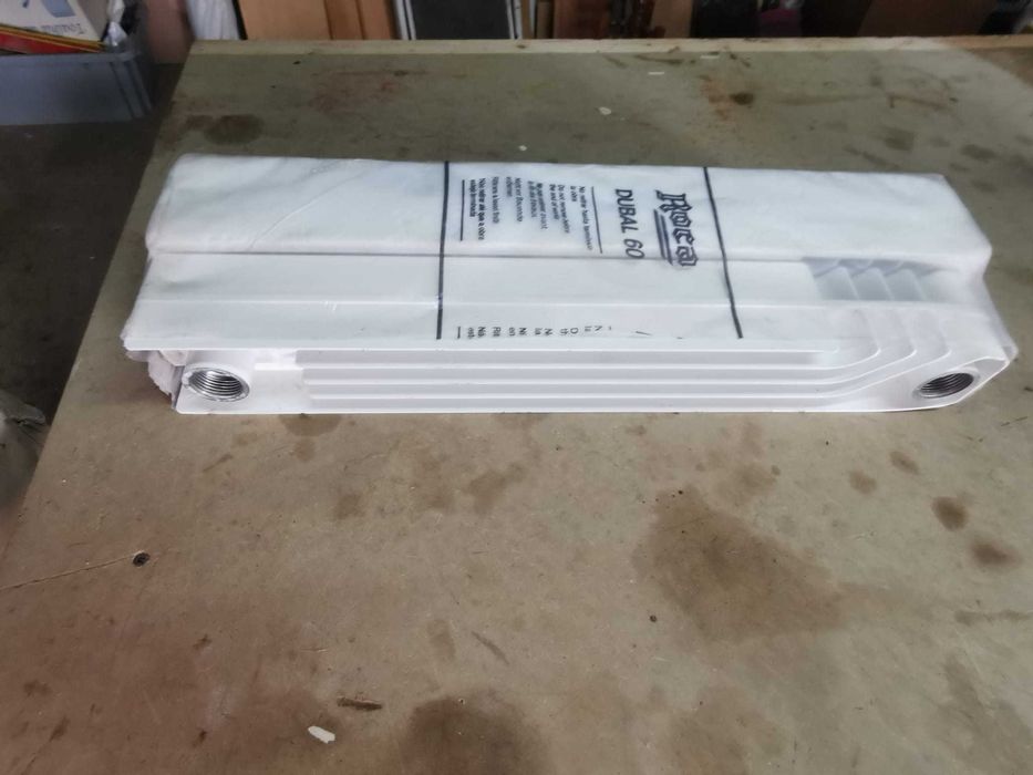 Radiador de 2 elementos da marca roca