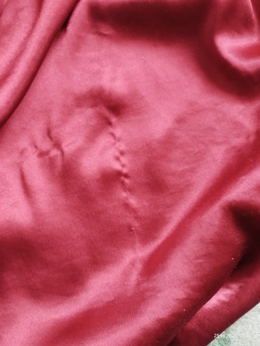 Czerwona halka z czarną koronką M