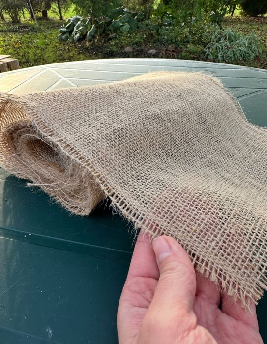 Bieżniki jutowe na dekoracje stołu