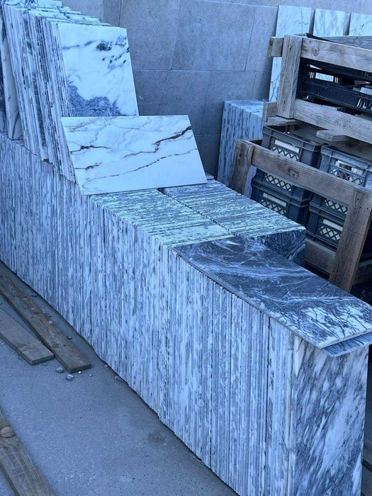 Mármore Natural Polido – Vários Tons e Padrões