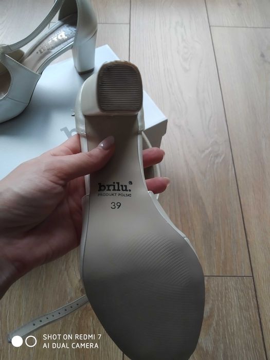 Perłowe buty ślubne marki Brilu r. 39 - stan bardzo dobry